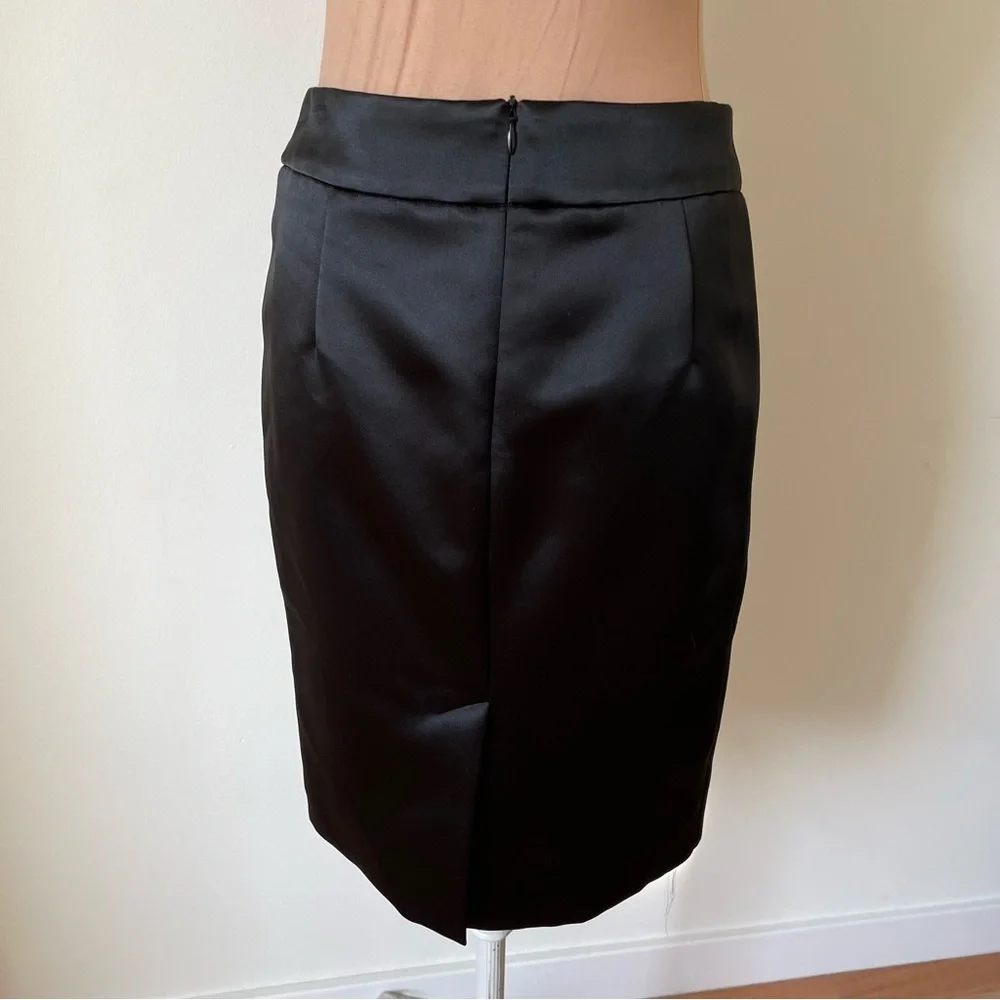 Armani Collezioni Black Satin Classic Short Pencil Skirt NWT Size US 2 EU 38
